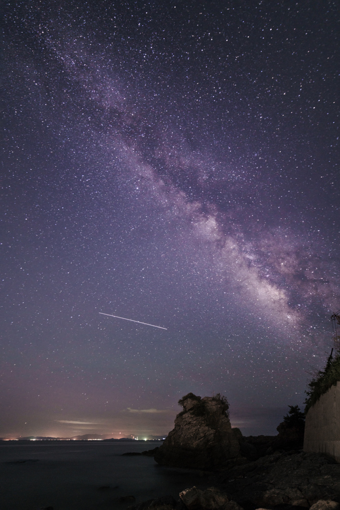 海沿いの夜空