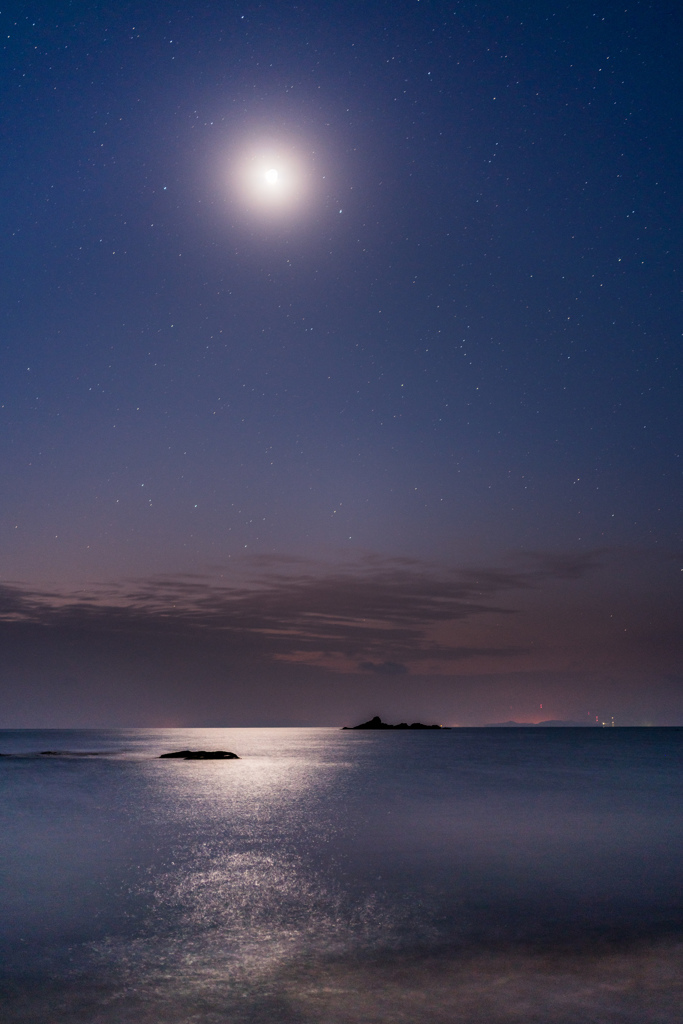 月夜の海