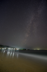 海沿いの星空