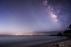 夜明け前の海と空