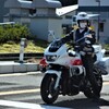 白バイ
