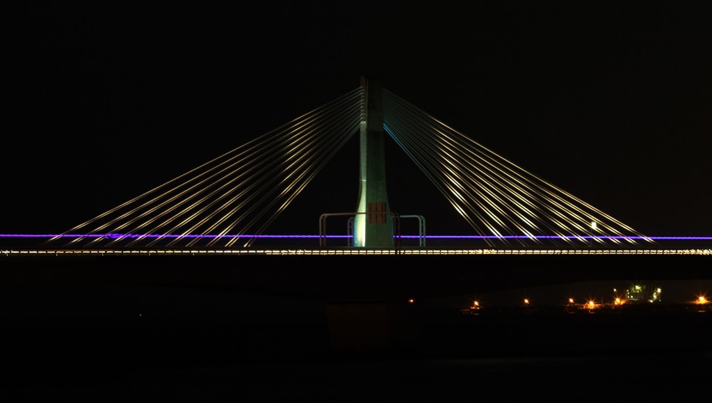 夜のブリッジ