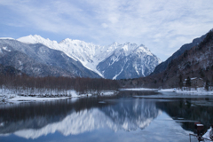 明神池から望む穂高連峰