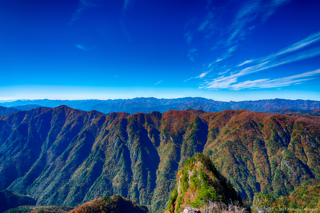 秋空に大峰山系を望む