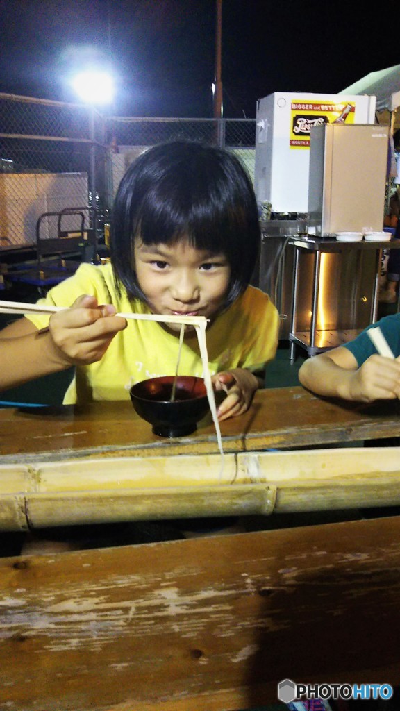 流しそうめんとおねえちゃん♪