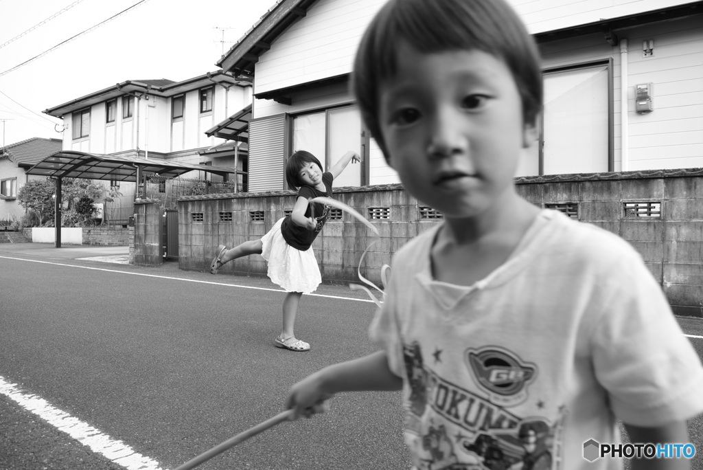 踊る人、通りかかる人