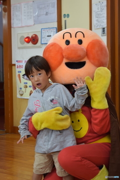 アンパンマン風なヒーローと
