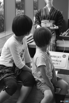 しむら、うしろ～！