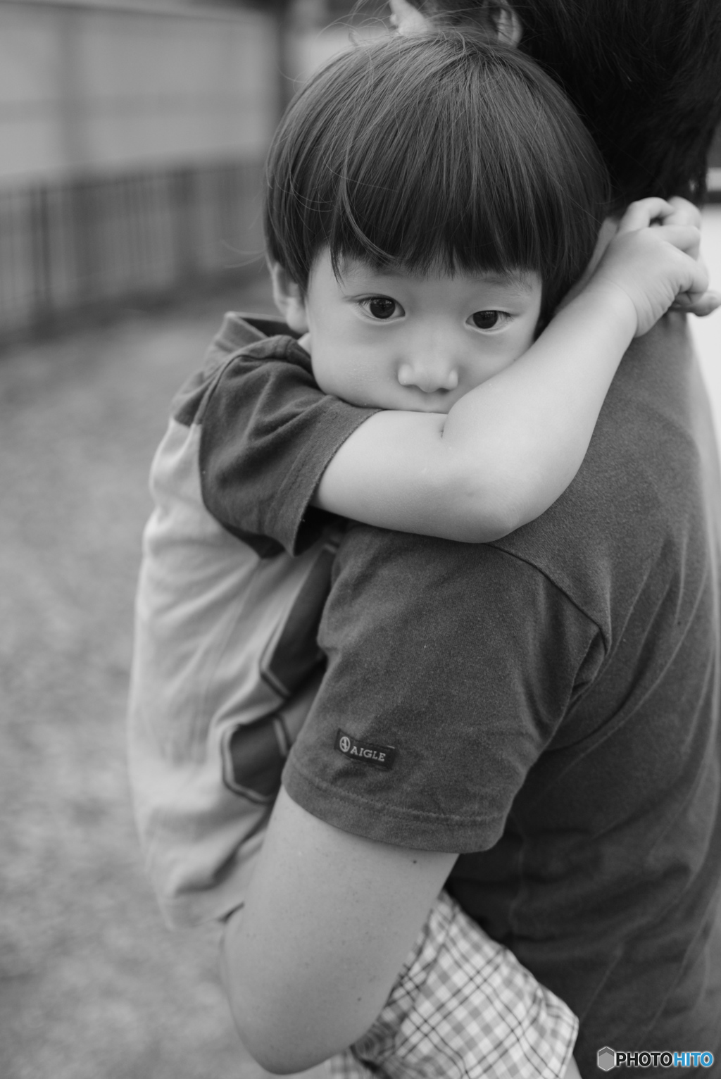 だっこされる人