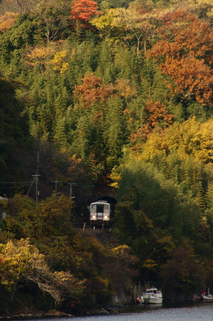 トンネルを抜けるとそこは秋本町だった