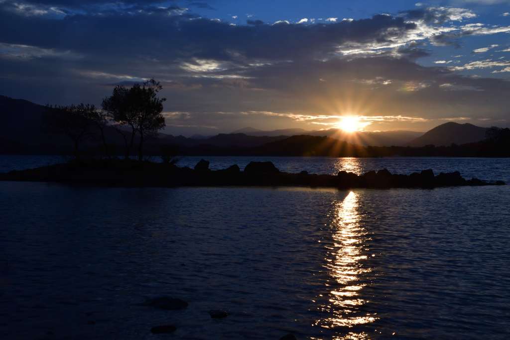 桧原湖の夜明ー2
