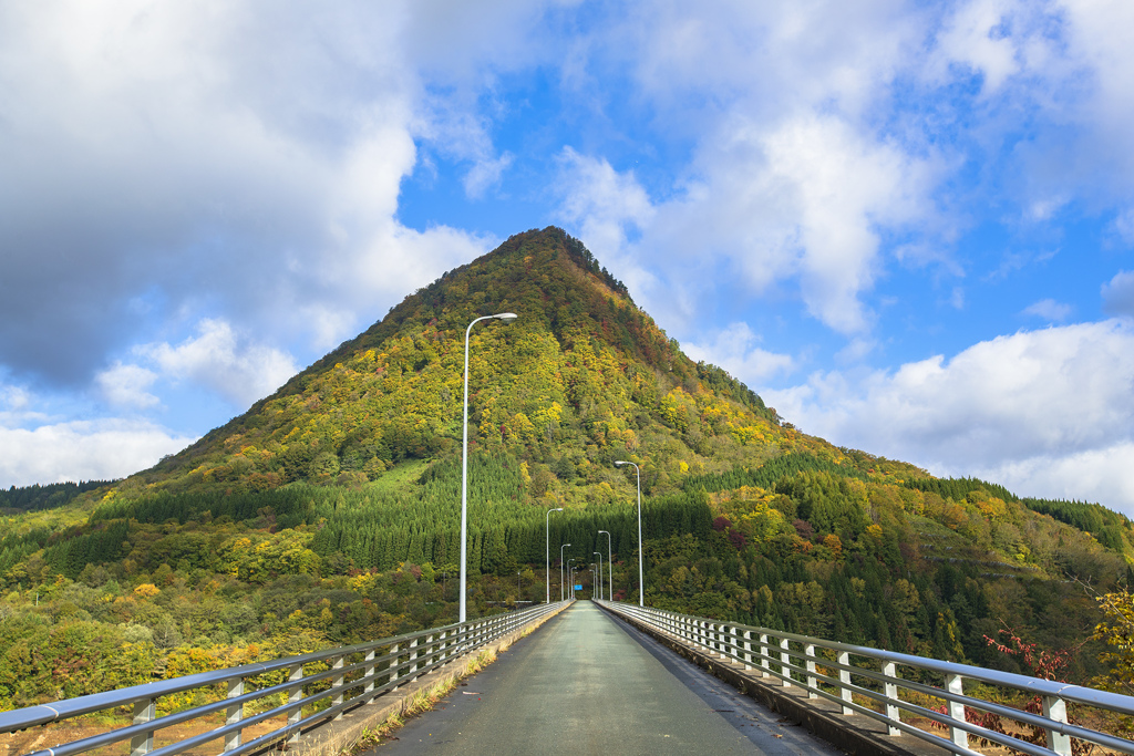 山と橋