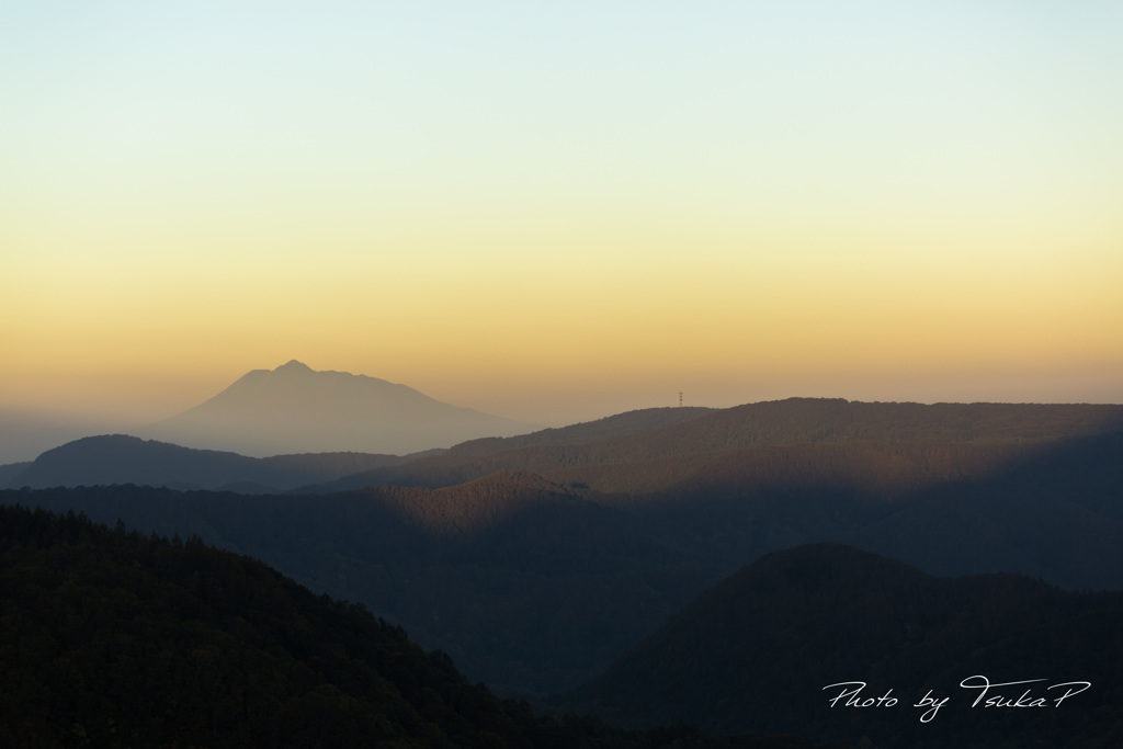 彼方の山...