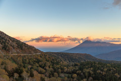 夕暮れの岩手山