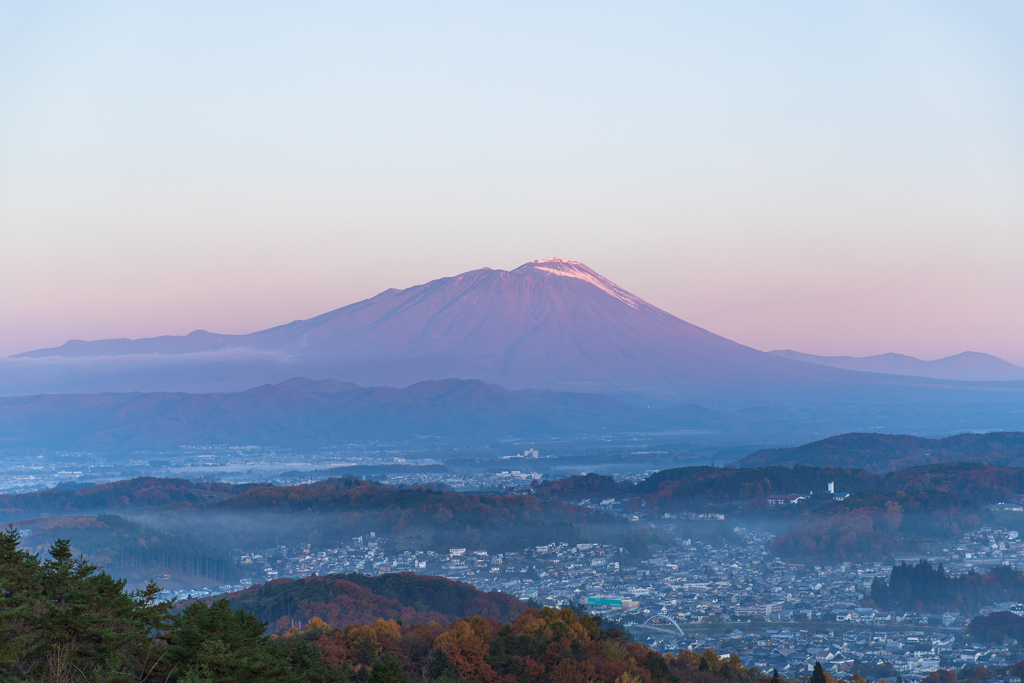 晩秋の岩手山。