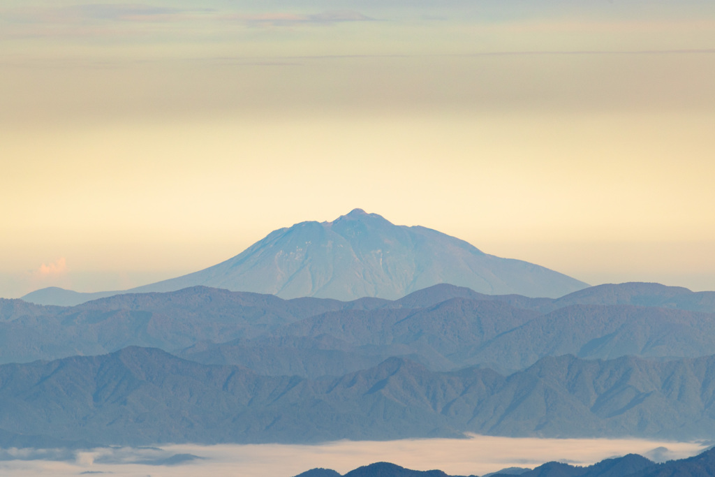 八幡平からの岩木山