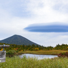 沼と山と雲