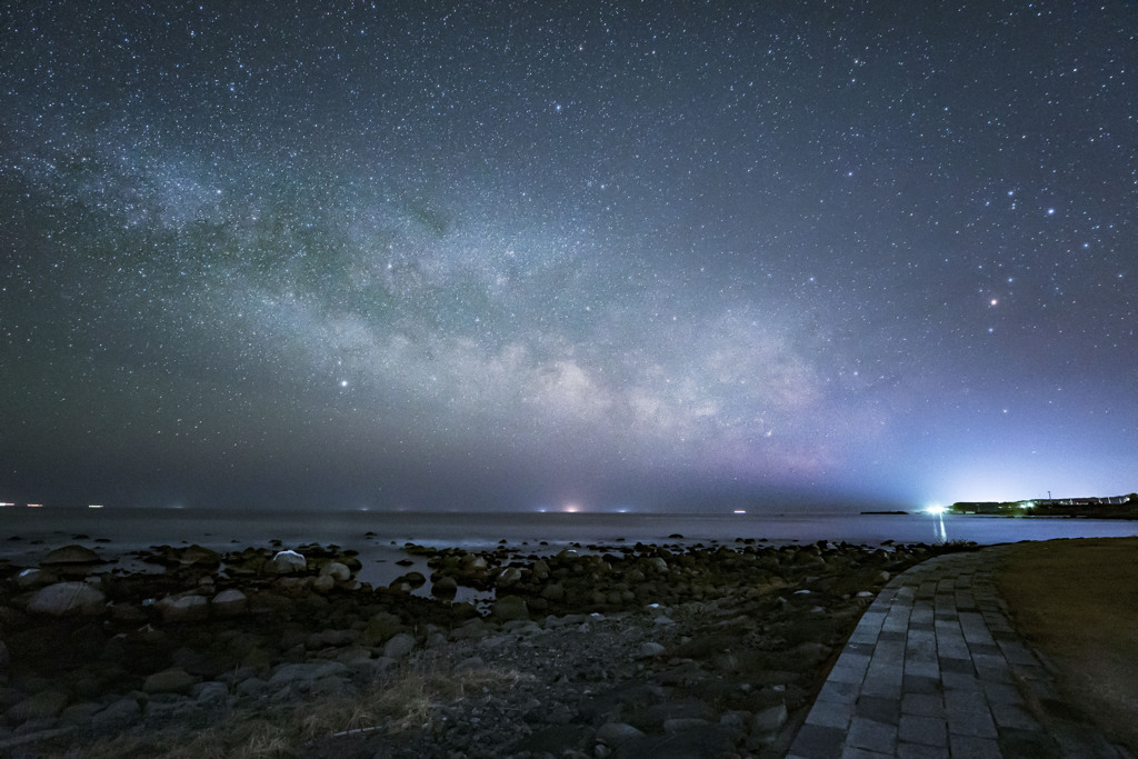 夜の海岸。