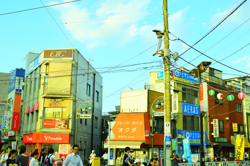 駅前で