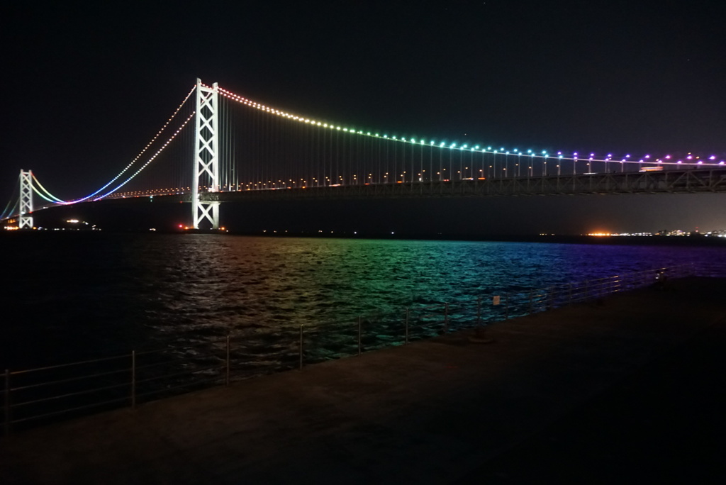 夜に架かる虹