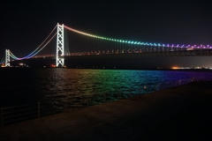 夜に架かる虹