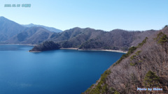 コバルト色の本栖湖