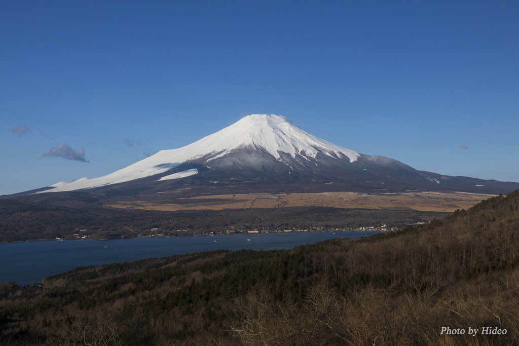 山中湖越しの富士山