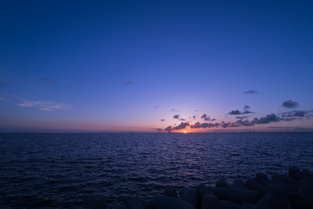 海ほたるパーキングからの朝日