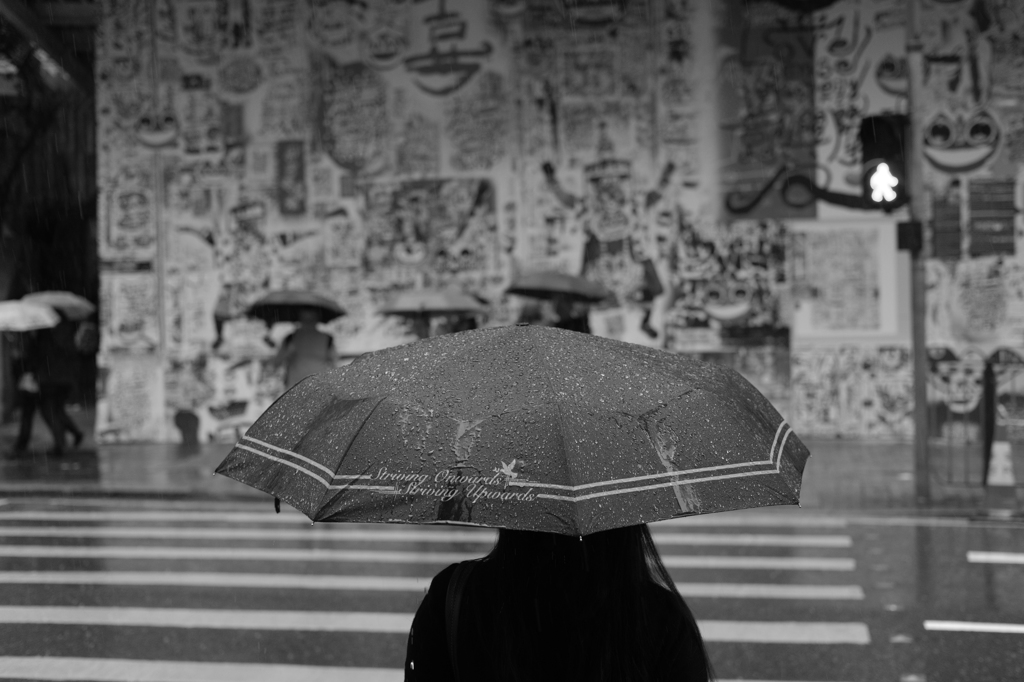 雨の交差点