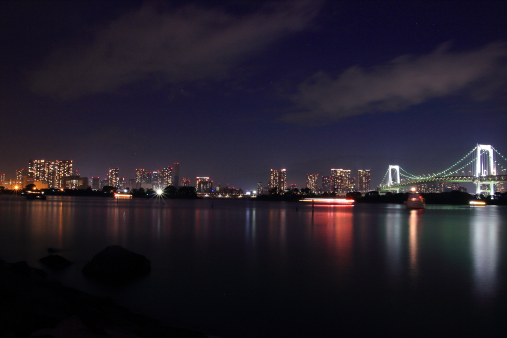 海　街灯り　空