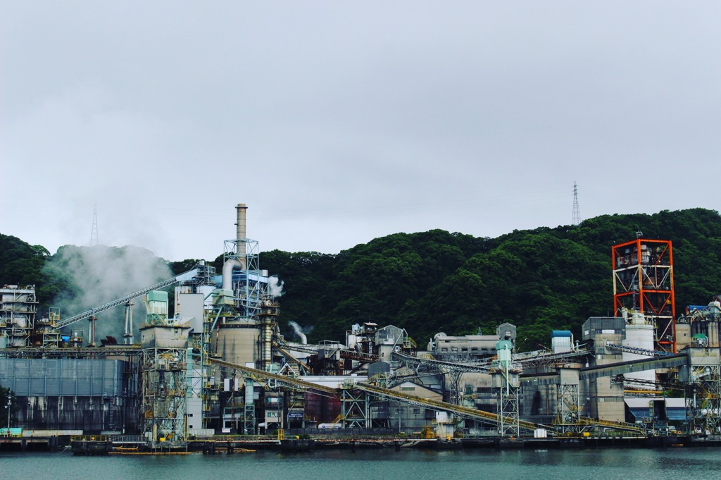 曇りの港