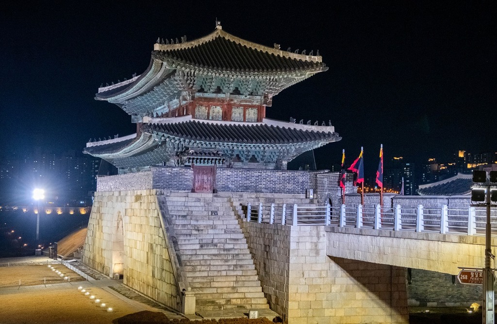 夜の水原華城（１）