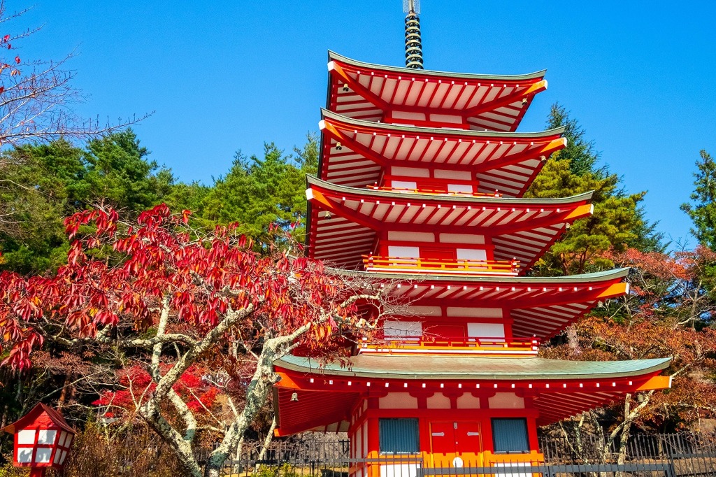 秋の忠霊塔（２）
