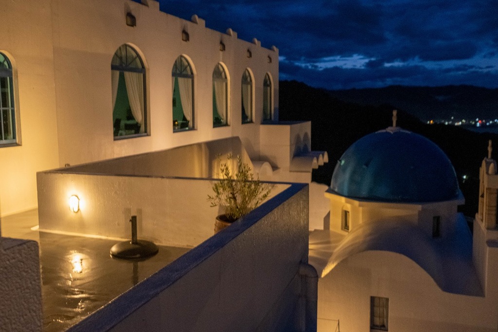 夜のヴィラ・サントリーニ（１）