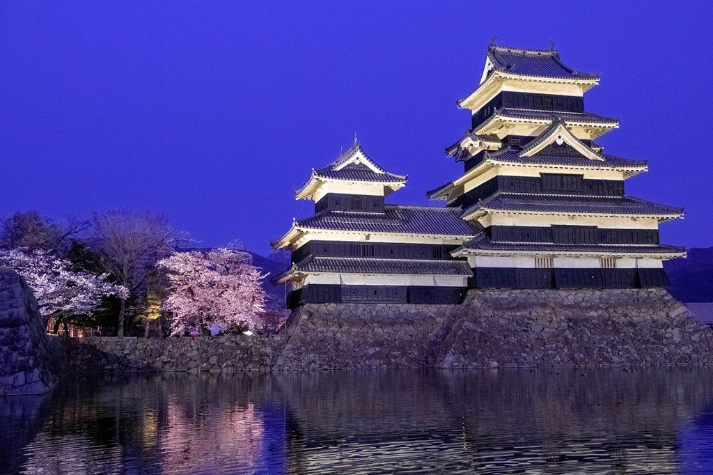 夕暮れの松本城（６）