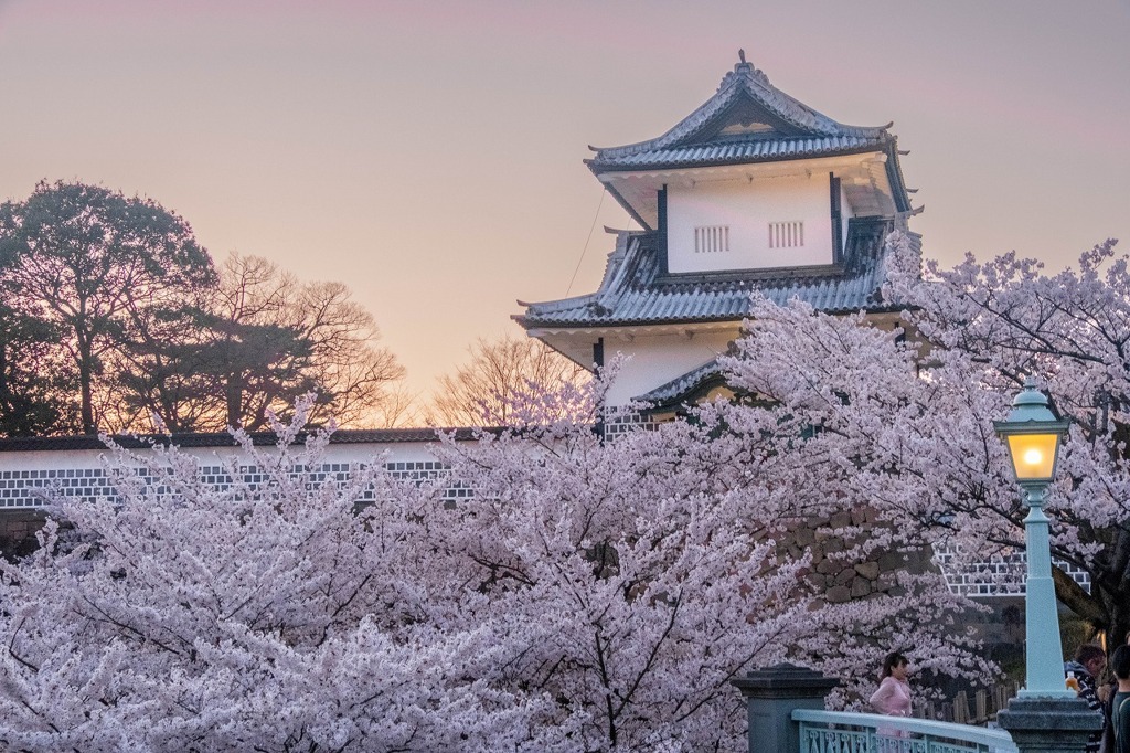 夕暮れの金沢城（１）