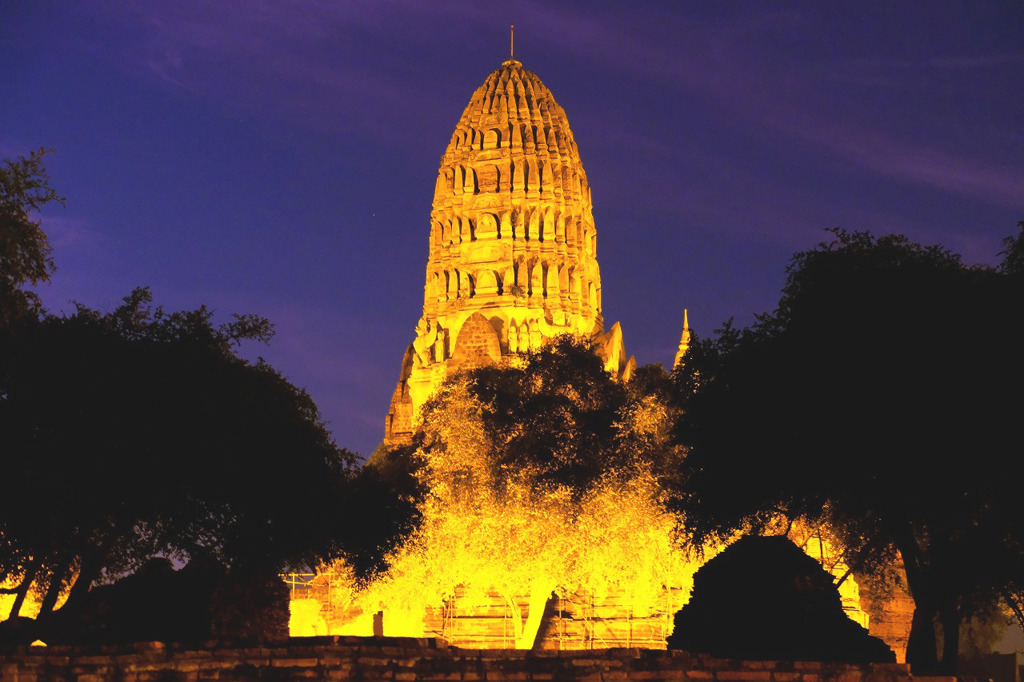 ワット・ブラ・マハタートの夜景１