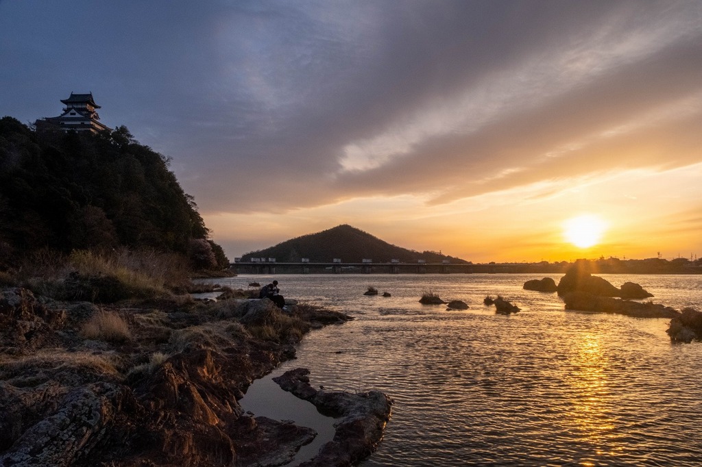 夕暮れの犬山城（２）