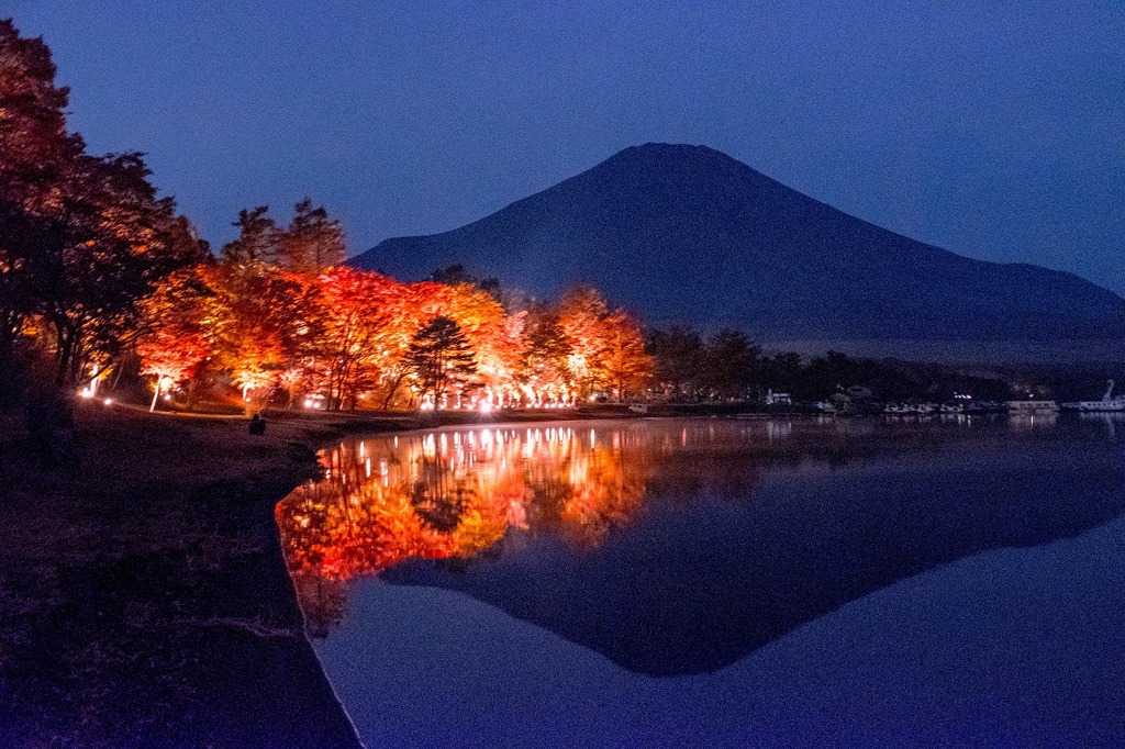 山中湖紅葉まつりの夜景（７）