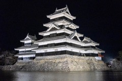 夜の松本城