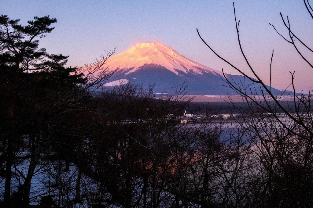 山中湖の夜明け