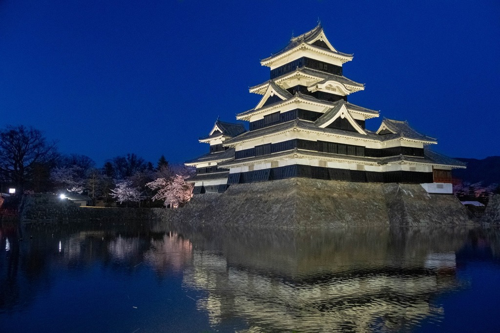 夕暮れの松本城（７）