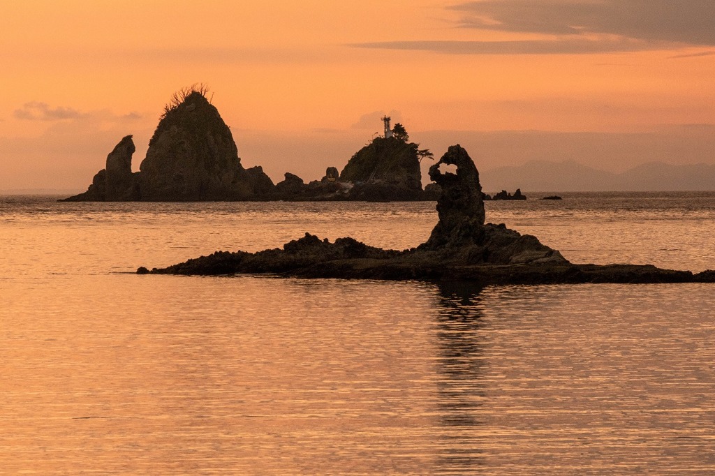 夕暮れのゴジラ岩（１）