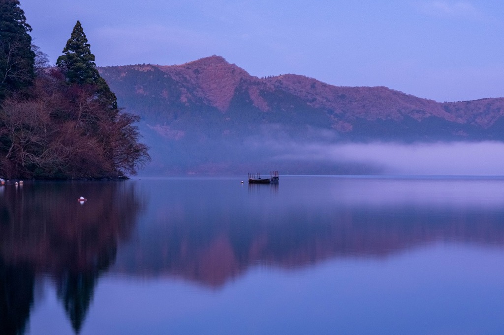 早朝の芦ノ湖