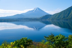 朝の本栖湖