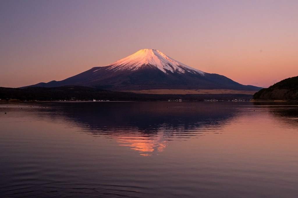 朝焼けの富士山