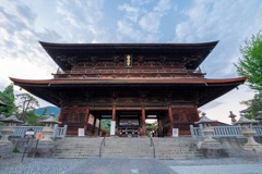 梅雨明けの善光寺（１）