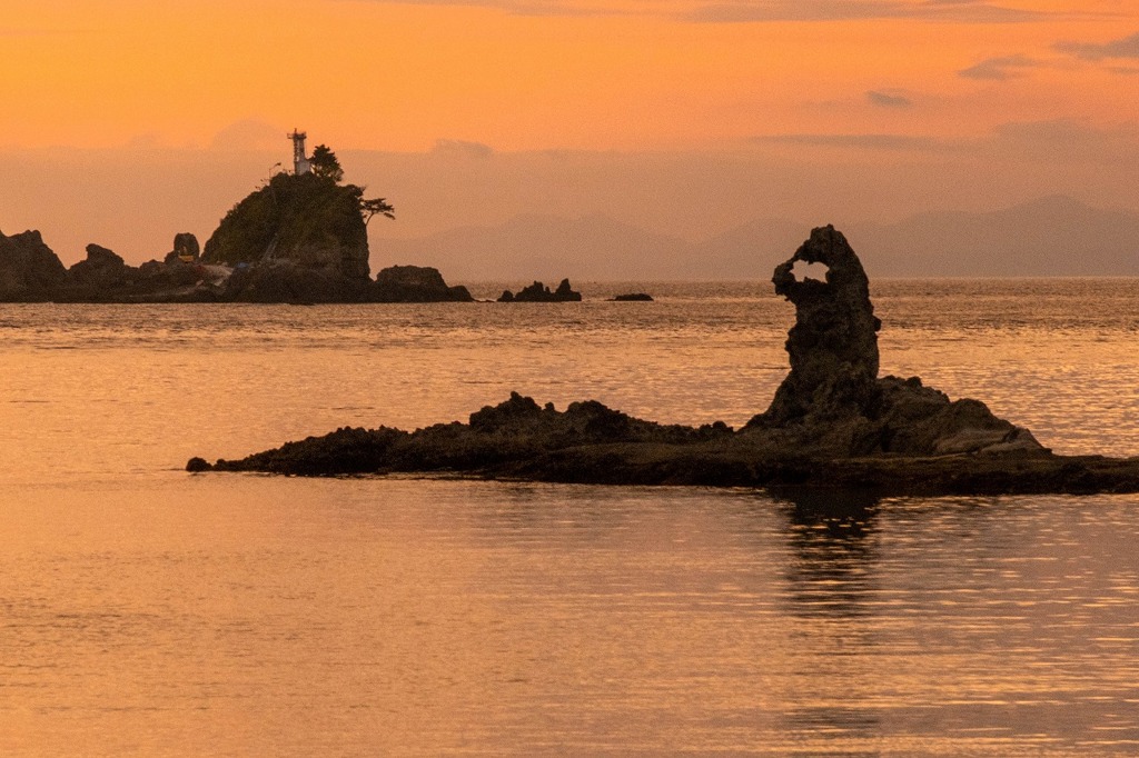 夕暮れのゴジラ岩（２）