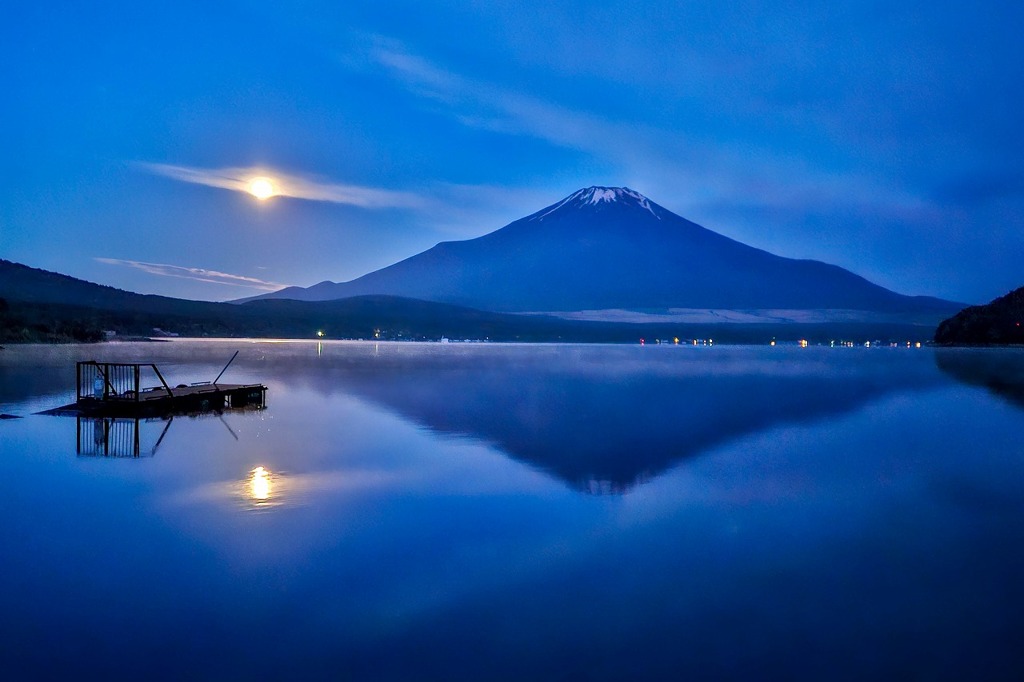 満月と富士山