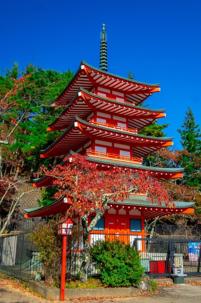 秋の忠霊塔（３）